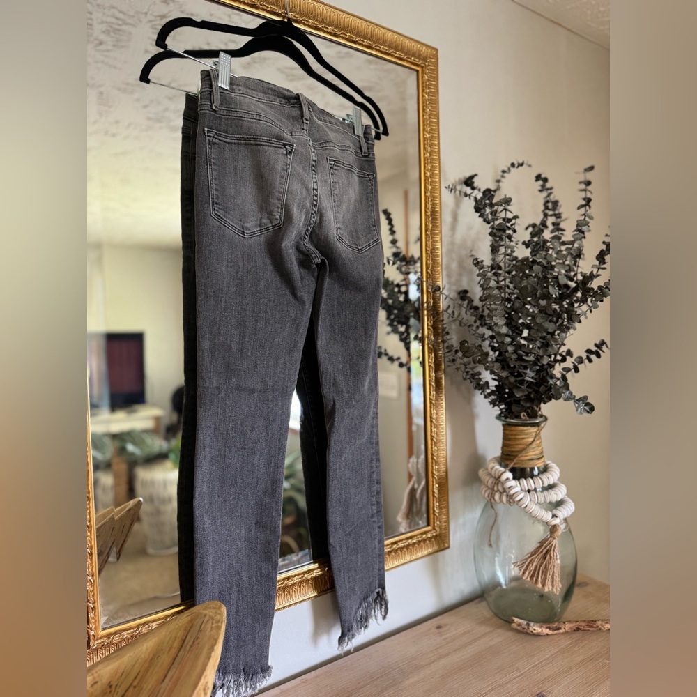 FRAME Grey Skinny Jeans High Rise Designer Denim Model Off Duty Chic Stretch Fit - Picture 10 of 12